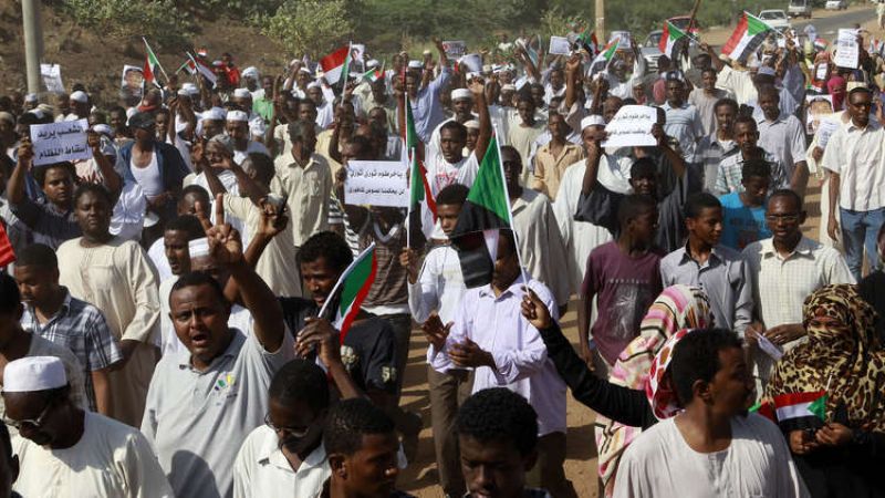 السودان.. إعلان حالة الطوارئ في عطبرة بعد احتجاجات عنيفة على رفع الأسعار