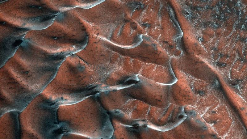 وكالة ناسا تنشر صورة للكثبان الرملية على المريخ