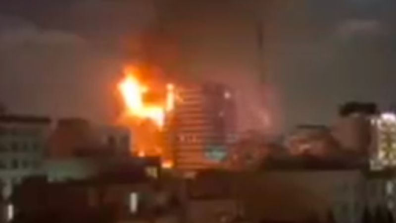 إيران| بلدية طهران: حريق في مستشفى غاندي في العاصمة وإرسال رجال الإطفاء إلى مكان الحادث