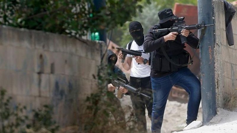 فلسطين المحتلة: مقاومون يطلقون النار على قوات الاحتلال خلال اقتحامها قرية فحمة جنوب جنين