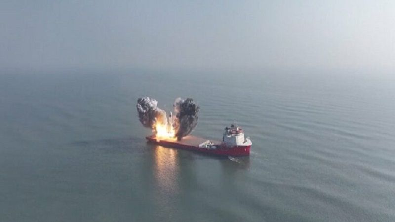 وسائل إعلام أجنبية: تلقينا تقريرًا بأن سفينة قد تعرضت للقصف وهي مشتعلة حاليًا، على بعد 60 ميلًا بحريًا جنوب غرب عدن باليمن