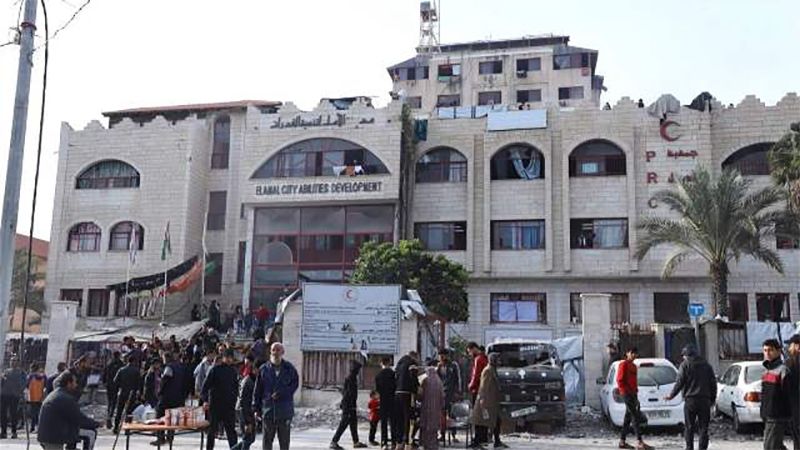 الهلال الأحمر الفلسطيني: آليات العدو أطلقت النار بشكل كثيف في محيط مستشفى الأمل وعلى مبانيها قبل انسحابها والرصاص اخترق مركبات إسعاف