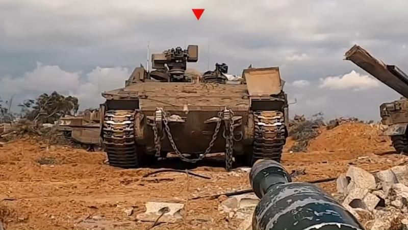 كتائب القسام تستهدف دبابة صهيونية من نوع 'ميركفا' بقذيفة 'الياسين 105' غرب مدينة خان يونس