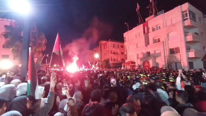 لليوم الخامس.. الأردنيون يحاصرون سفارة العدوّ ويطالبون بقطع العلاقات