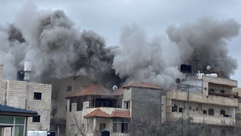 فلسطين المحتلة: قوات الاحتلال الإسرائيلي تفجر منزلي منفذي عملية "رعنانا"في بني نعيم شرق مدينة الخليل