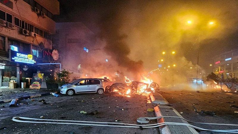 إعلام العدو: دوي انفجار في "حولون" و"بات يام" جنوب "تل أبيب"