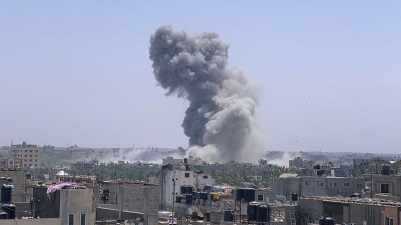 طائرات الاحتلال تقصف منزلًا في منطقة الحدبة بدير البلح