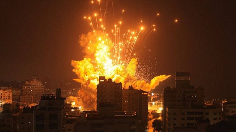 فلسطين المحتلة: مدفعية الاحتلال تقصف محيط دوار الكويت جنوب شرق مدينة غزة