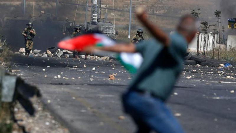 فلسطين: اندلاع مواجهات مع قوات الاحتلال في بلدة بيتا جنوب مدينة نابلس في الضفة المحتلة