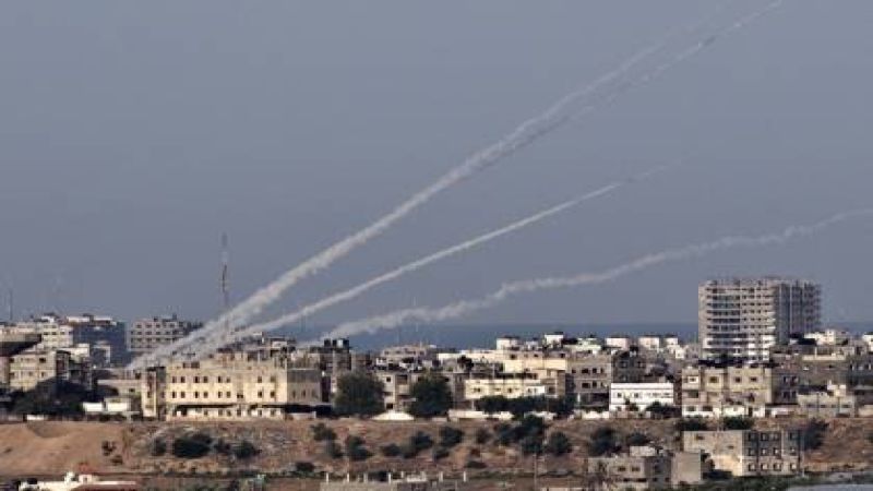 جيش الاحتلال "الإسرائيلي": إصابة جندي بقصف صاروخي من قطاع غزة تجاه منطقة كرم أبو سالم