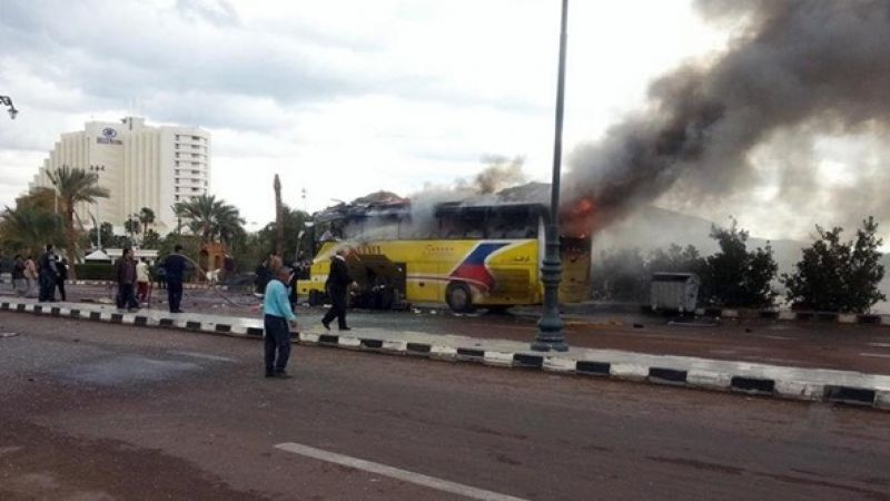 مقتل 3 أشخاص جراء انفجار عبوة ناسفة استهدف حافلة بمصر