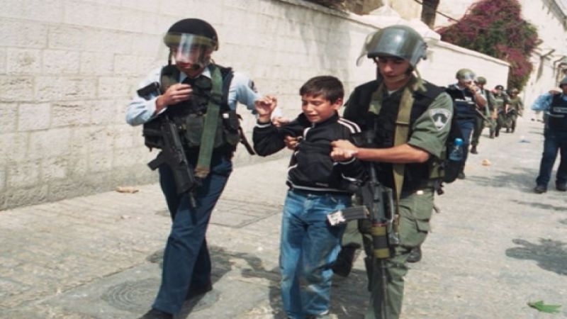 الاحتلال الصهيوني يواصل استهداف الأطفال بالاعتقال والتنكيل