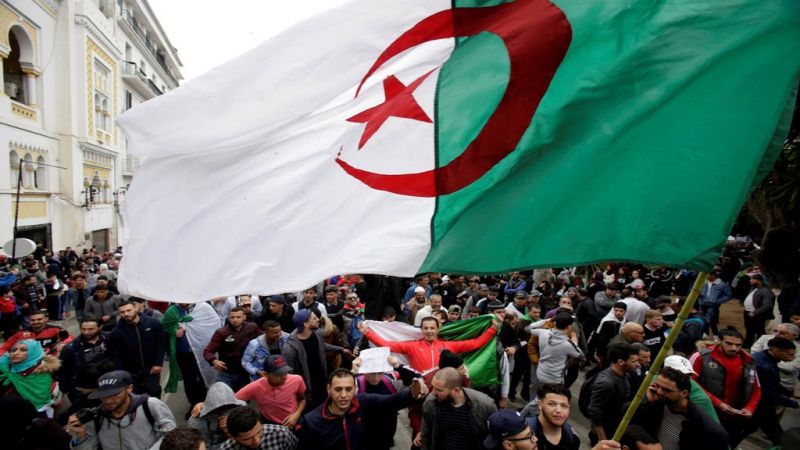 الجزائر بين رئيس جديد و"ربيع عربي ثان"!