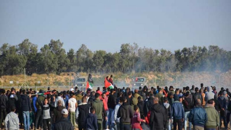 اصابة عشرات الفلسطينيين جراء قمع جمعة "انتصار الكرامة" في غزة.. ودعوة لجمعة جديدة