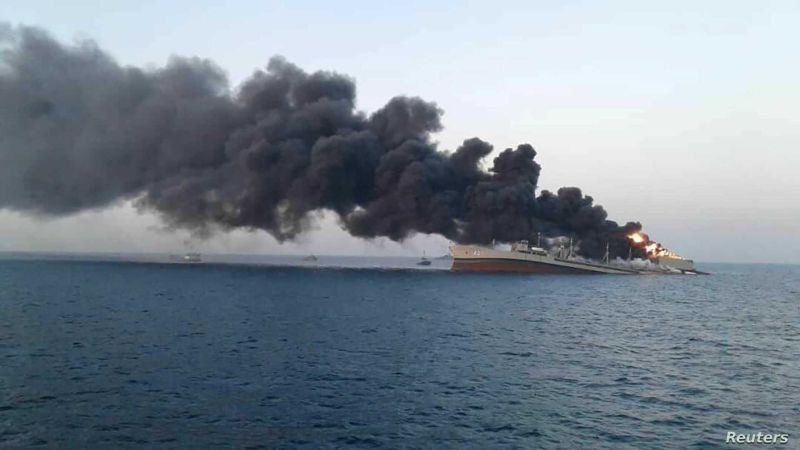 عمليات التجارة البحرية البريطانية: استهداف سفينة بمسيرة على بعد 200 ميل من فيرافال الهندية تسبب بانفجار وحريق