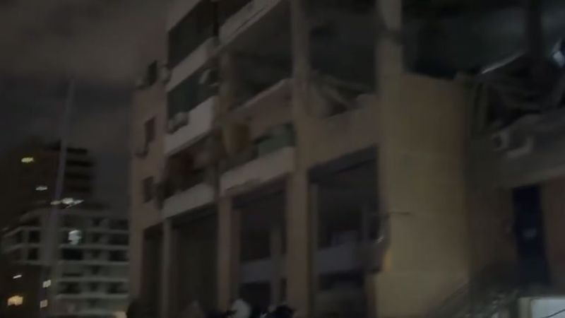 لبنان| الدفاع المدني: عناصرنا تعمل على نقل الإصابات وإخماد الحرائق في المشرفية