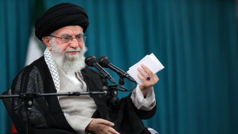 إيران| الإمام الخامنئي: على المجرمين القساة أن يعلموا أن جنود طـريق سليماني لن يتحملوا الجريمة النكراء في كرمان