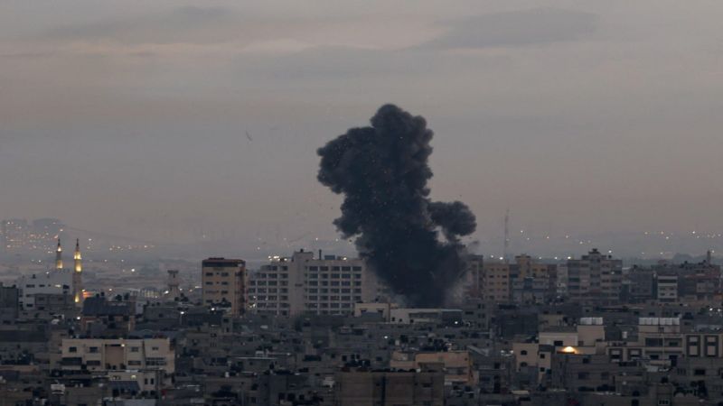 فلسطين: قصف مدفعي وإطلاق قنابل دخانية في محور التوغل بمنطقة معن شرقي خان يونس جنوب قطاع غزة