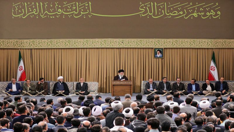 بالصور: محفل للأنس بـ&quot;القرآن الكريم&quot; بحضور الإمام الخامنئي