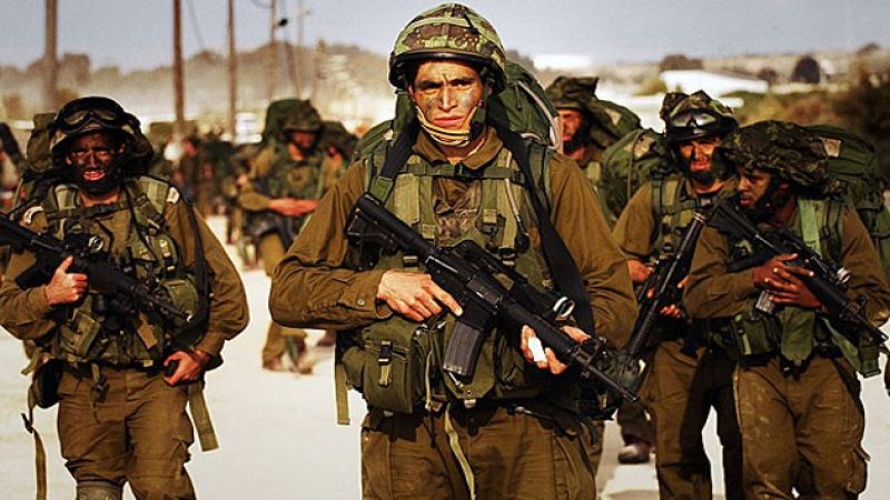 ضابط إسرائيلي سابق يطالب بمحاكمة رؤساء الأركان وشعبتي العمليات والاستخبارات&lrm;