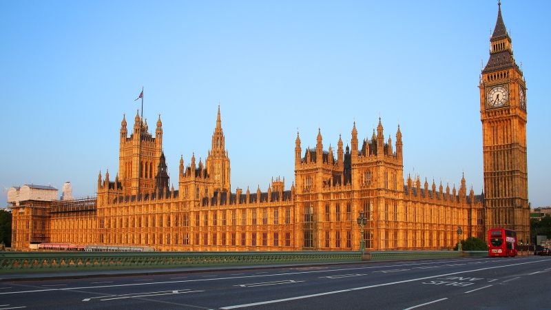 أكثر من 130 برلمانيًا بريطانيًا يطالبون حكومتهم بوقف تصدير الأسلحة لكيان العدو