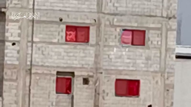 فيديو: كتائب القسام تستهدف منزلاً تحصن به العدو غرب خان يونس