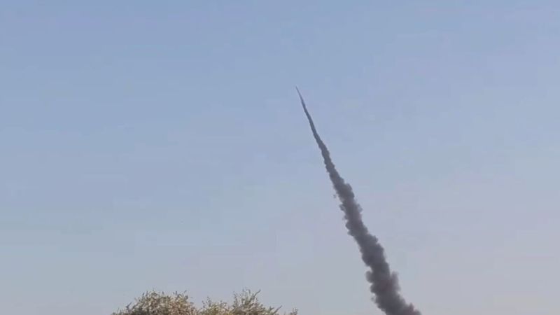 فيديو: كتائب المجاهدين تستهدف غلاف غزة برشقة صاروخية
