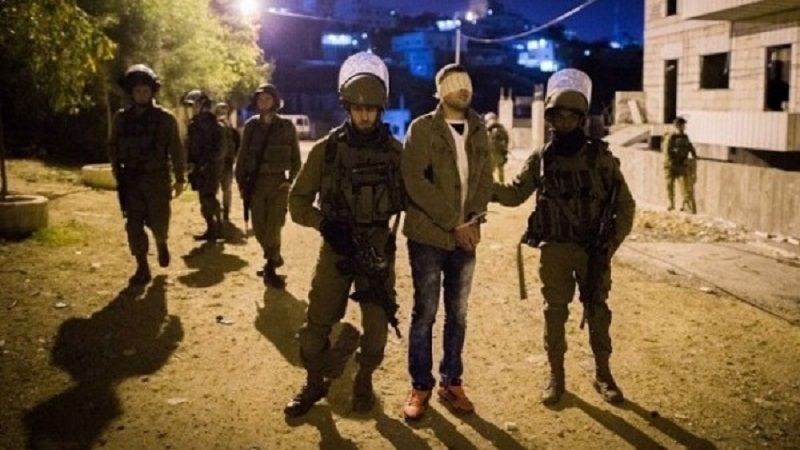 فلسطين المحتلة: قوات الاحتلال تقتحم مخيم قلنديا جنوب مدينة رام الله وتعتقل شابًا