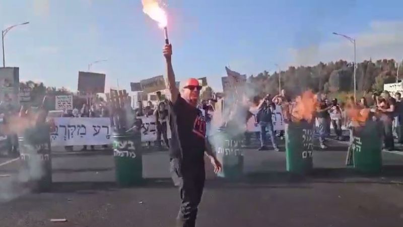 بالفيديو.. تظاهرات للمستوطنين في "تل أبيب" للمطالبة بإبرام صفقة تبادل أسرى 