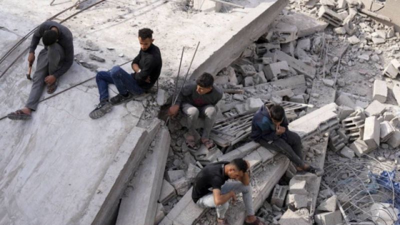 المكتب الإعلامي الحكومي بغزّة: العمّال في القطاع يعيشون ظروفًا إنسانيةً غير مسبوقة 