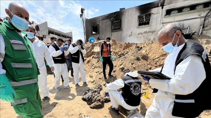غزة.. العثور على مقبرة جماعية ثالثة بمستشفى الشفاء