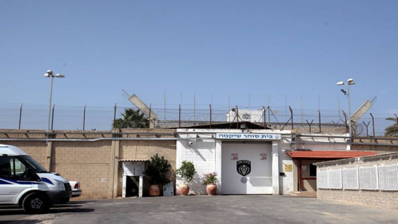 عشرات الاسرى الفلسطينيين بسجن عسقلان يعلنون الاضراب المفتوح عن الطعام